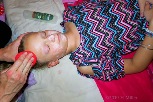 Amazing Application! Kids Facials At The Kids Spa! Amazing Application! Kids Facials At The Kids Spa!