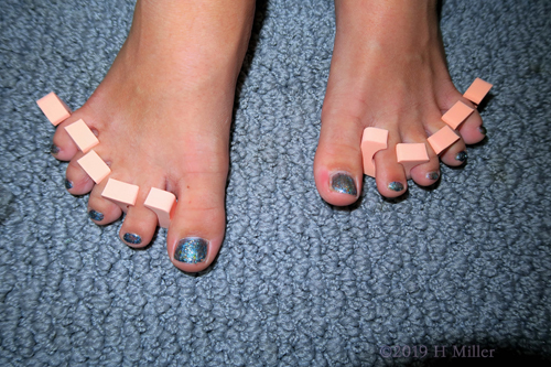 Awesome Glittery Pedicure For Kids. Awesome Glittery Pedicure For Kids.