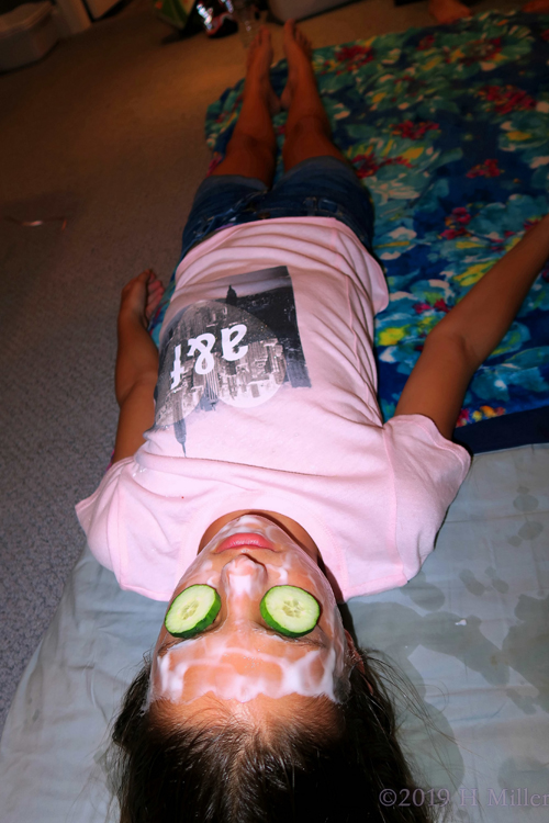 Cheerful Choices To Relax! Kids Facials At The Spa For Girls! Cheerful Choices To Relax! Kids Facials At The Spa For Girls!