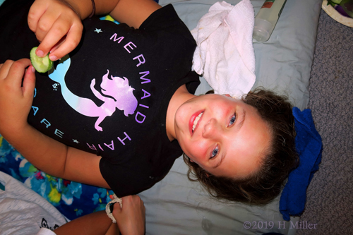 Cheerfully Choosing Face Masques! Kids Facial At The Girls Spa Party! Cheerfully Choosing Face Masques! Kids Facial At The Girls Spa Party!