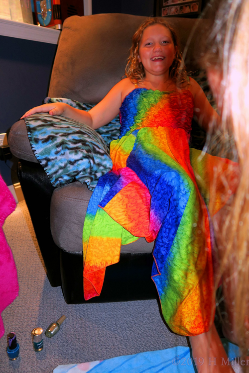 Colorful And Chilling! Spa Party Guest Poses On The Couch At The Party! Colorful And Chilling! Spa Party Guest Poses On The Couch At The Party!
