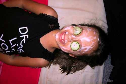 Constructing Cucumber Facials! Kids Facials At The Girls Party! Constructing Cucumber Facials! Kids Facials At The Girls Party!