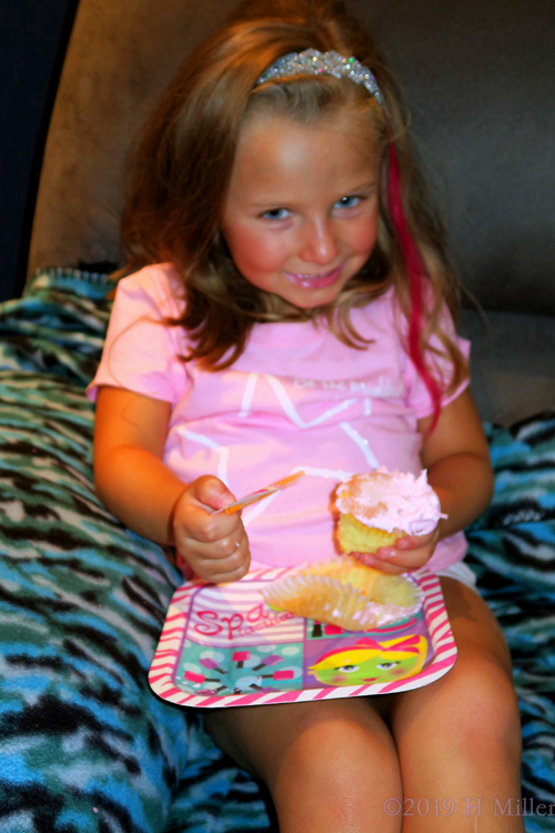 Crazy For Cupcakes At The Kids Spa! 