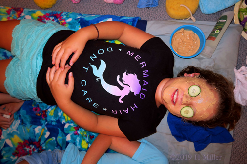 Cukes On The Eyes During Facials For Kids! Cukes On The Eyes During Facials For Kids!