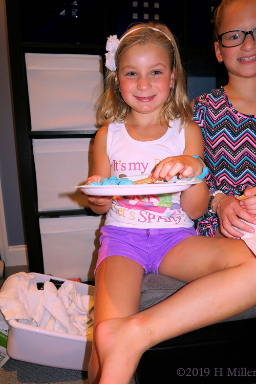 Delicious Snack Time! Delicious Snack Time!