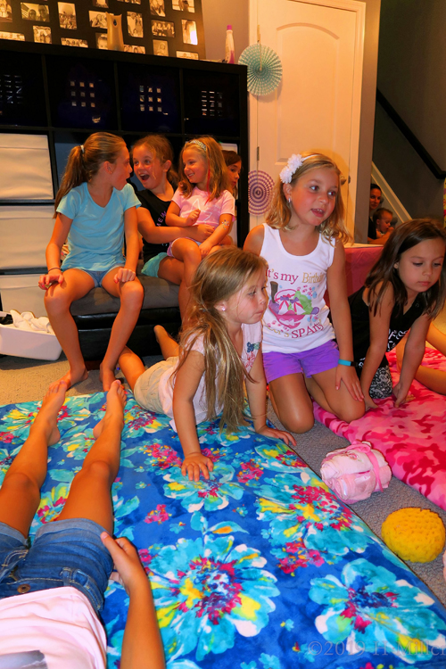 It's More Fun Chatting And Playing While You're Relaxing! It's More Fun Chatting And Playing While You're Relaxing!