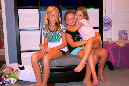 Sitting Together For A Mini Group Spa Pic! Sitting Together For A Mini Group Spa Pic!