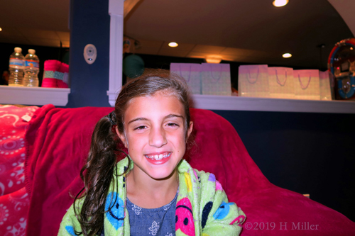 Smiling And Chilling On The Spa Couch At The Spa For Girls Smiling And Chilling On The Spa Couch At The Spa For Girls