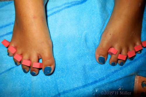 Smooth Blue Pedicure For Girls At The Spa Day! Smooth Blue Pedicure For Girls At The Spa Day!