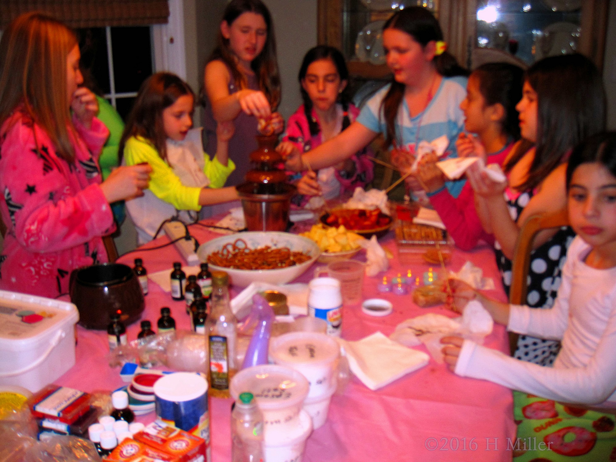 Spa Party Guests Enjoy Snacks At The Table! 