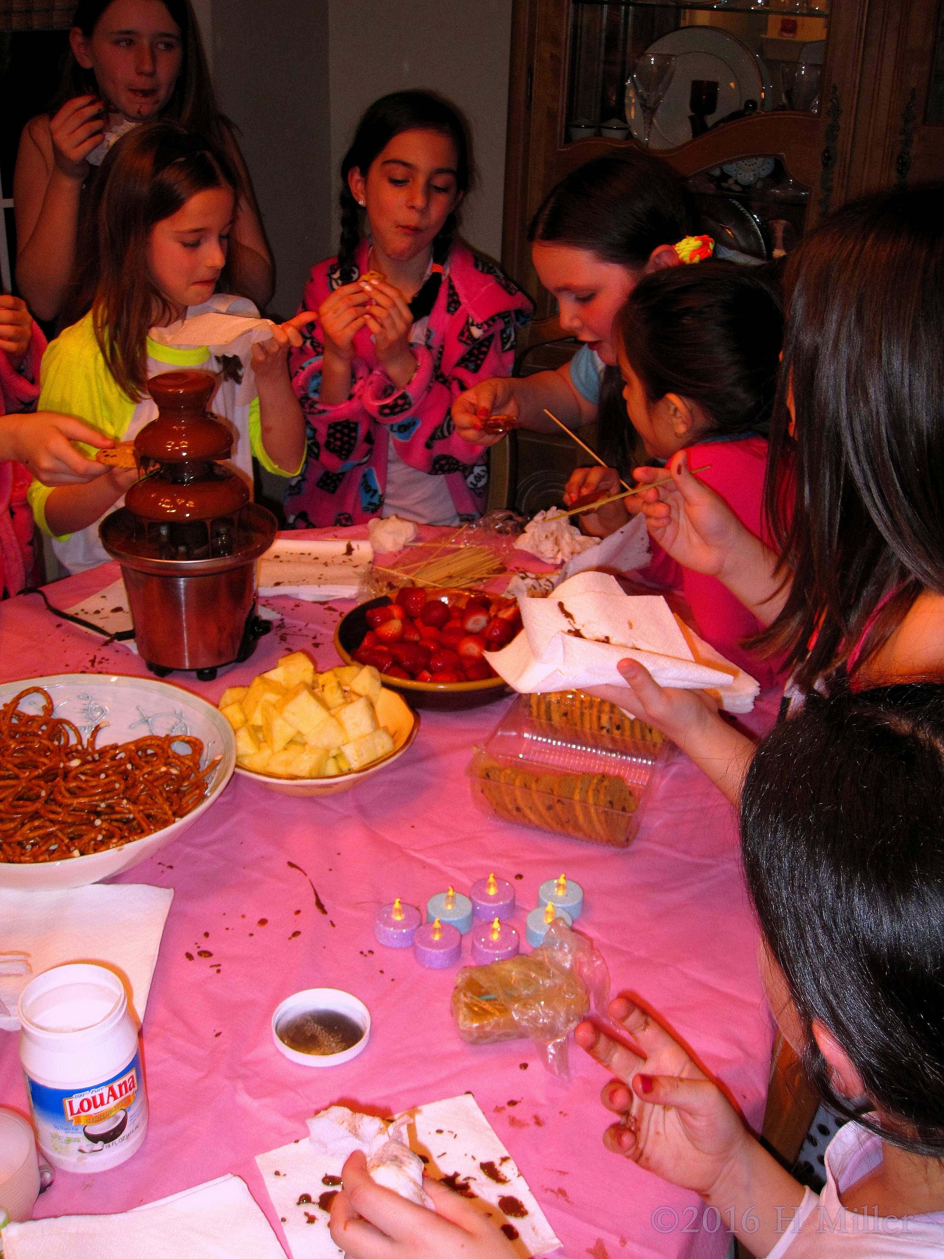 Berries, Cookies ,Chocolate! A Perfect Snack For The Party.