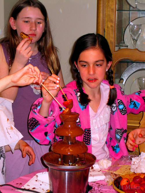 Chocolate Fondue Dipped Strawberries, Even Tastier! Chocolate Fondue Dipped Strawberries, Even Tastier!