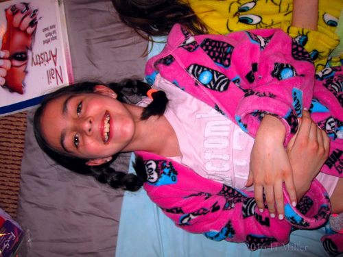 Lying On The Kids Facial Mat, She Poses With A Smile! Lying On The Kids Facial Mat, She Poses With A Smile!