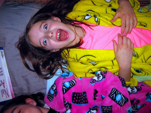 She Preferred A Silly Face To Pose Before Her Kids Facial! She Preferred A Silly Face To Pose Before Her Kids Facial!