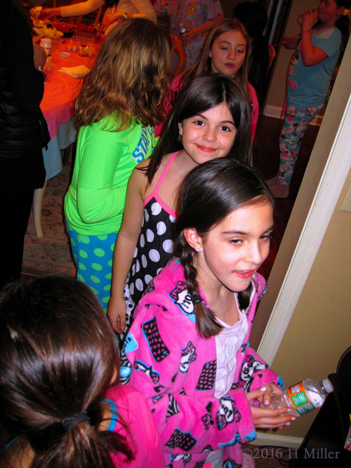 The Spa Party Guests Are Ready For Activities After The Yummy Snacks! The Spa Party Guests Are Ready For Activities After The Yummy Snacks!