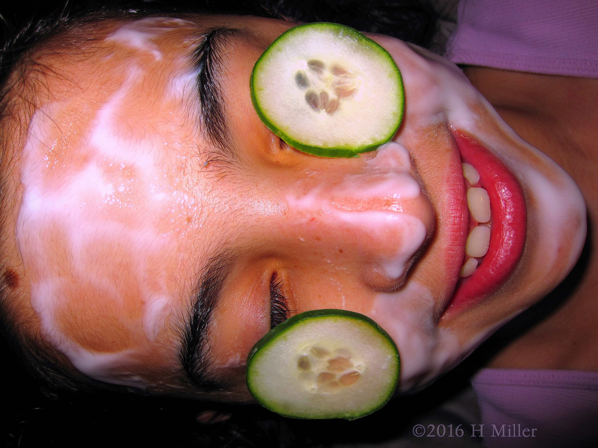 A Close Up Of The Kids Facial Cukes! 