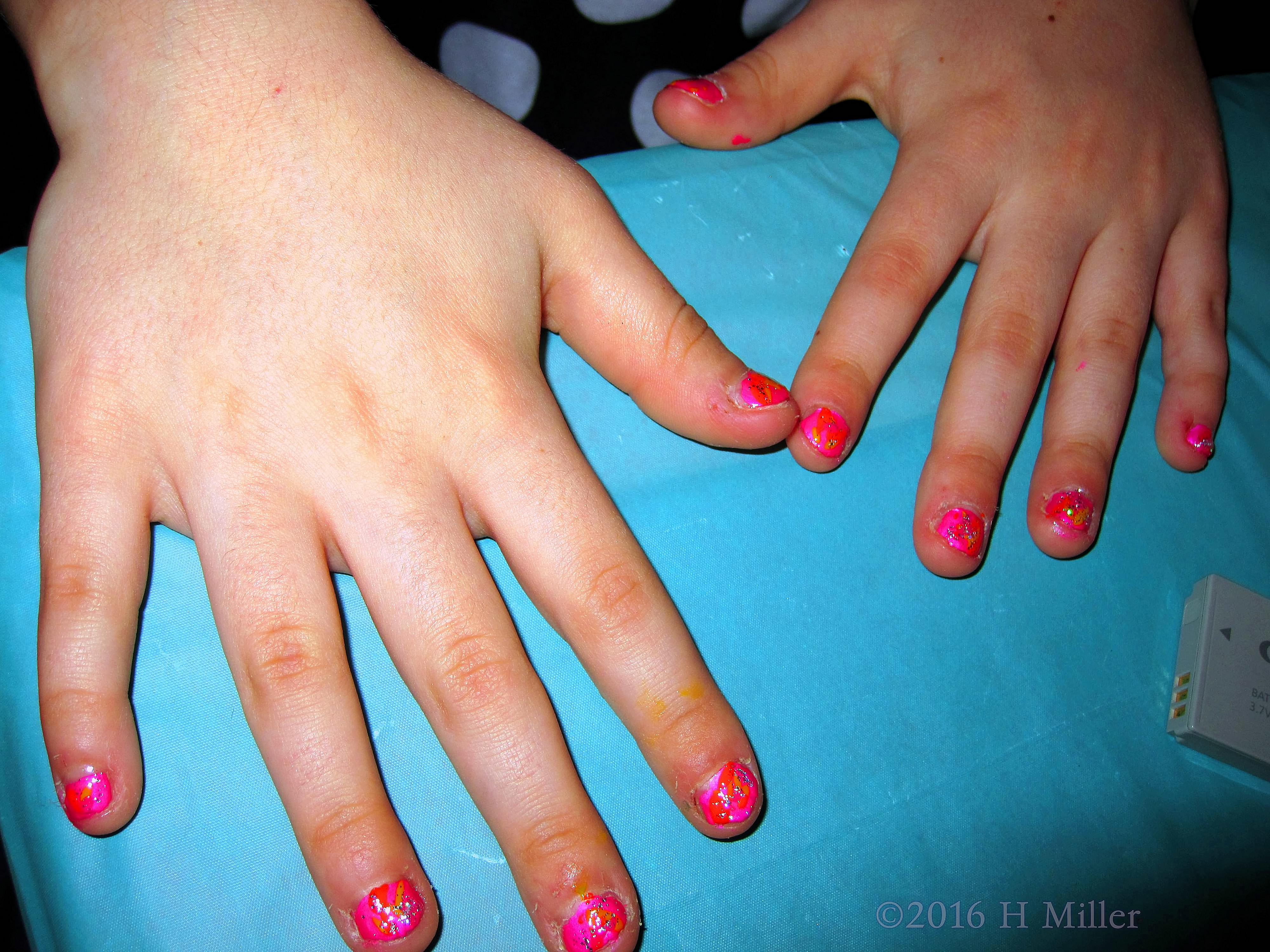 Cool Glittery Nail Art For Kids! 