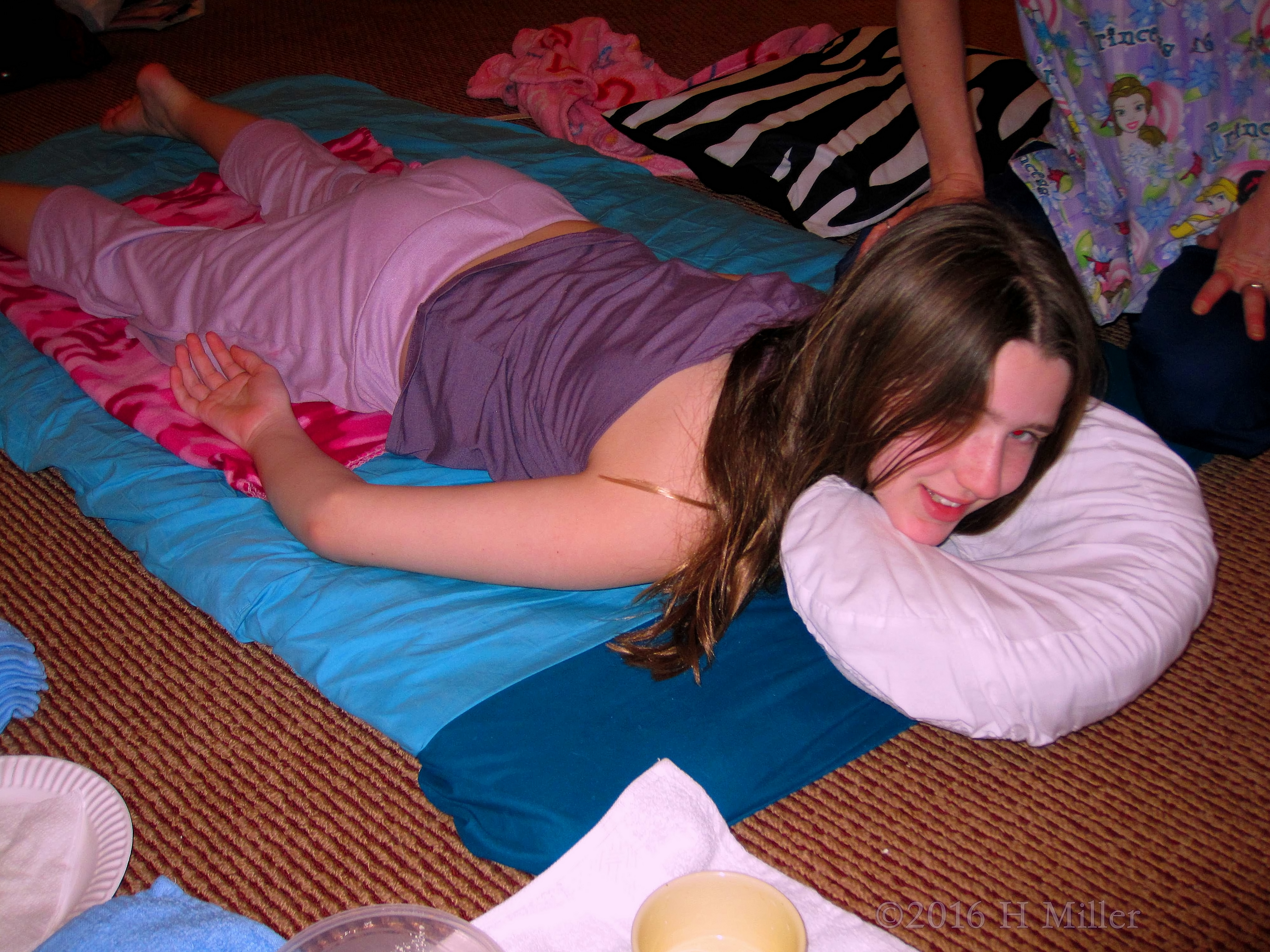 Posing, While Her Kids Massage Is About To Begin! Posing, While Her Kids Massage Is About To Begin!