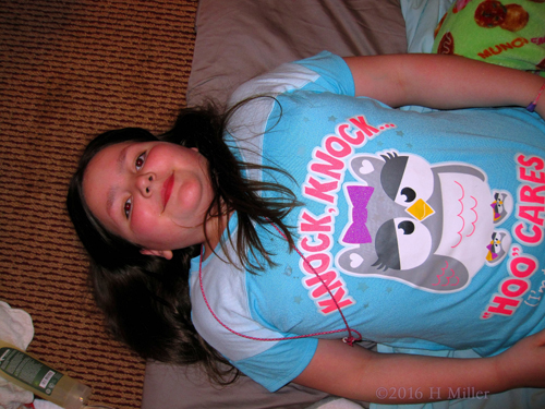 She's About To Begin Her Girls Facial Session! She's About To Begin Her Girls Facial Session!