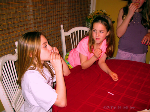 The Guests Enjoy The Cake! The Guests Enjoy The Cake!