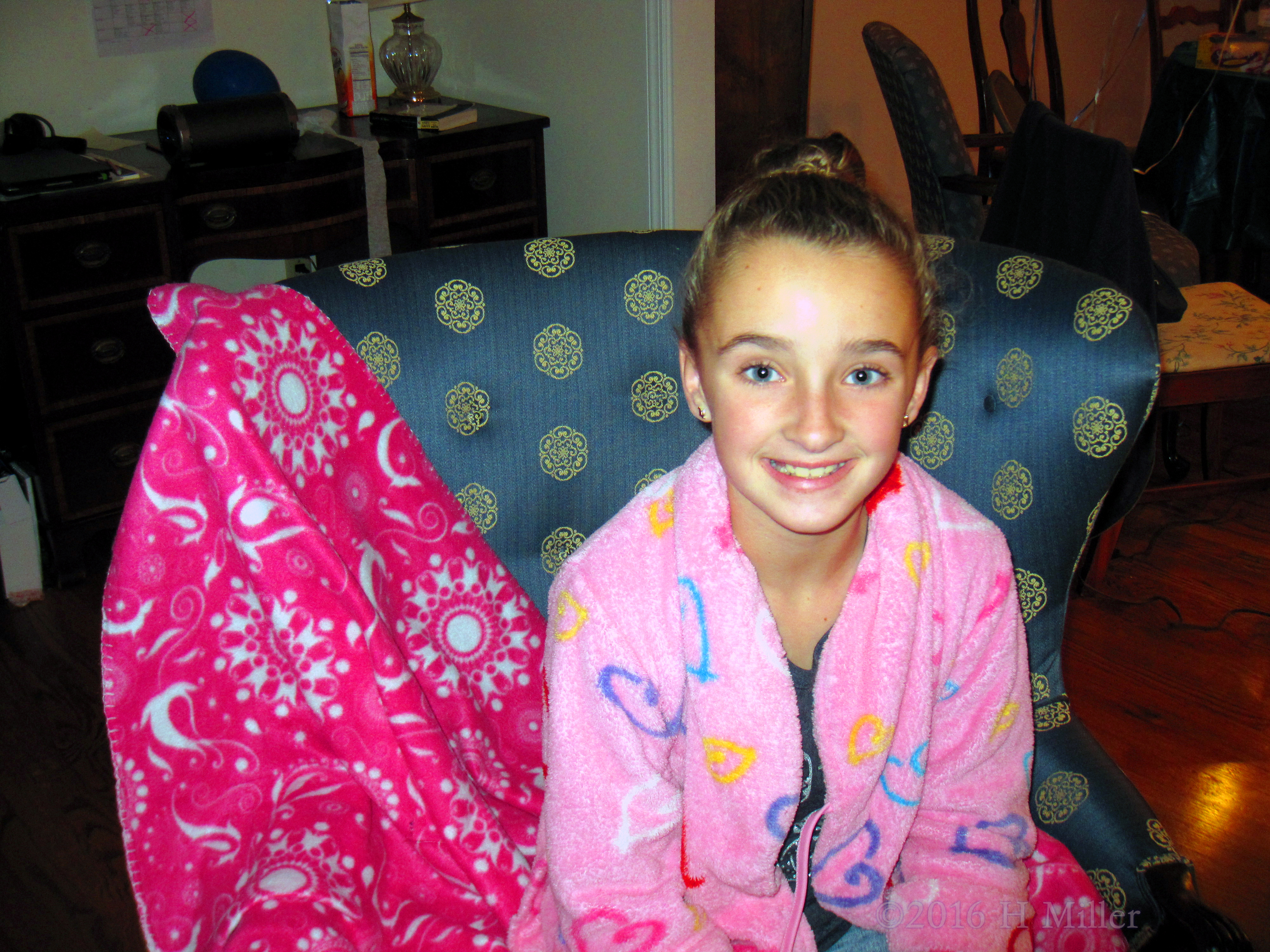 Big Smiles During Girls Manicures! Big Smiles During Girls Manicures!