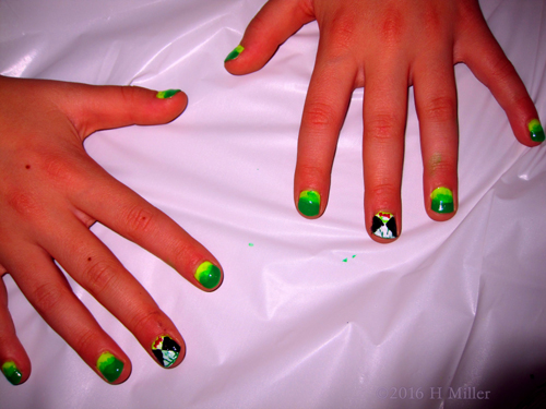 Check Out Her Awesome Kids Spa Mini Manicure!