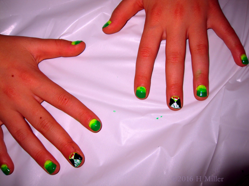 Check Out Her Awesome Kids Spa Mini Manicure! Check Out Her Awesome Kids Spa Mini Manicure!