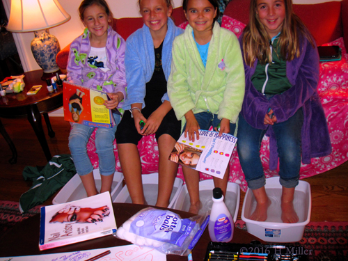 Sitting Together For The Kids Pedicure Footbaths! Sitting Together For The Kids Pedicure Footbaths!