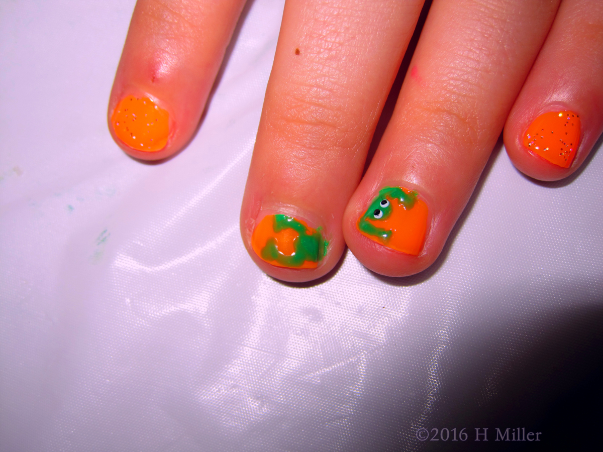 Adorable Frog Nail Art Design! 