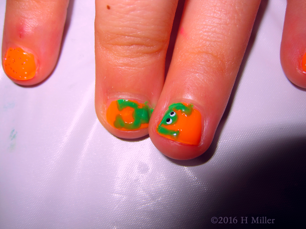 The Froggy Is Leaping Across Her Nails! What A Cute Manicure For Kids! 