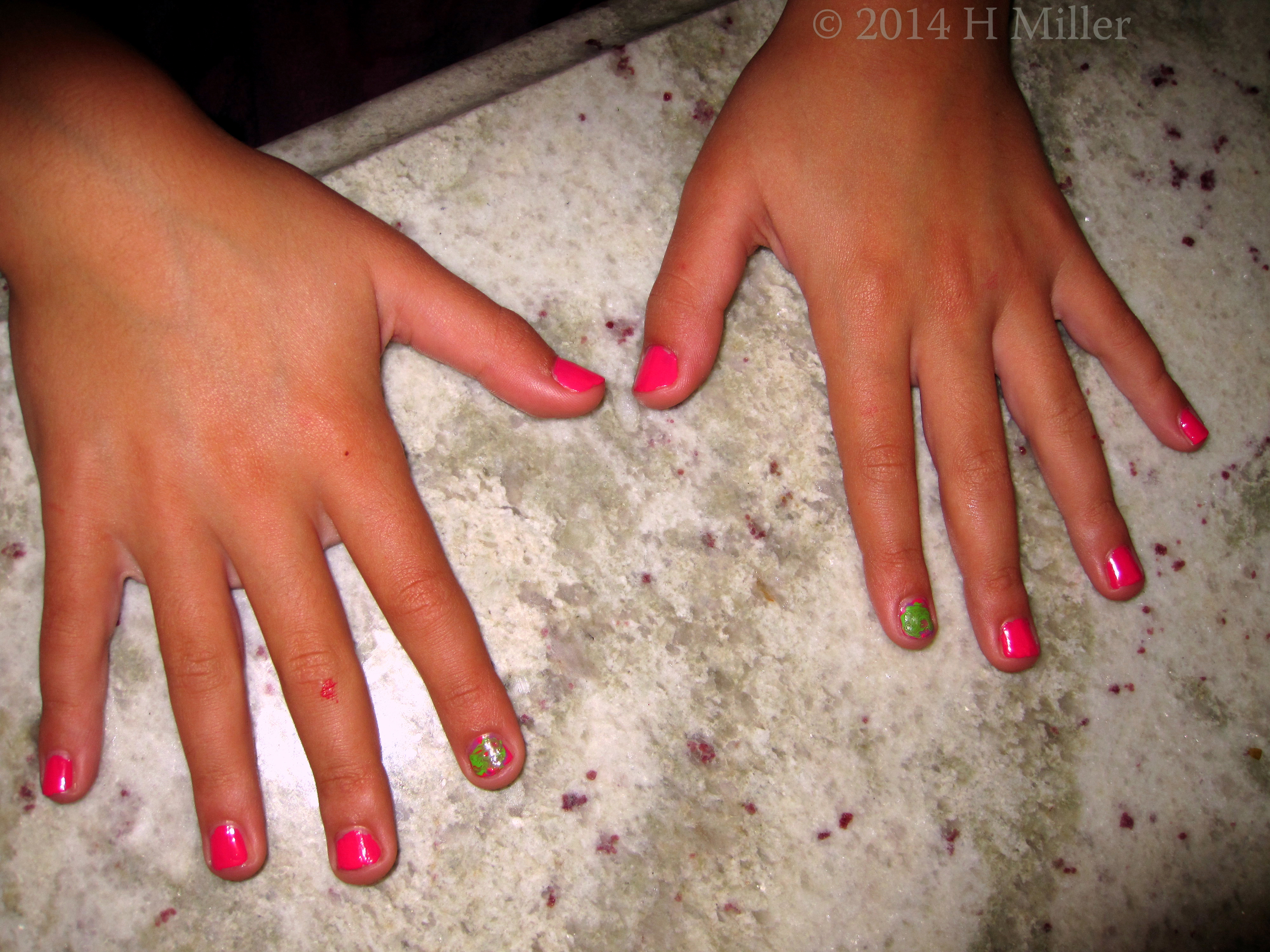 Hot Pink Polish With Green_Swirl. Hot Pink Polish With Green_Swirl.