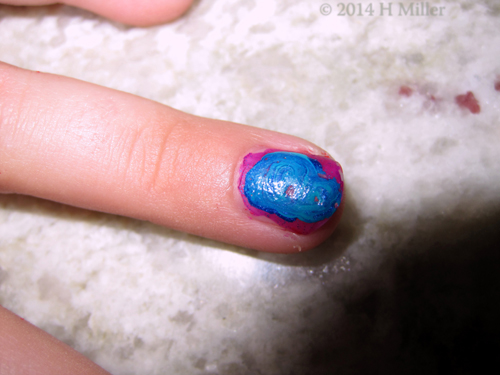 Blue Swirl Nail Art Close Up Pic.