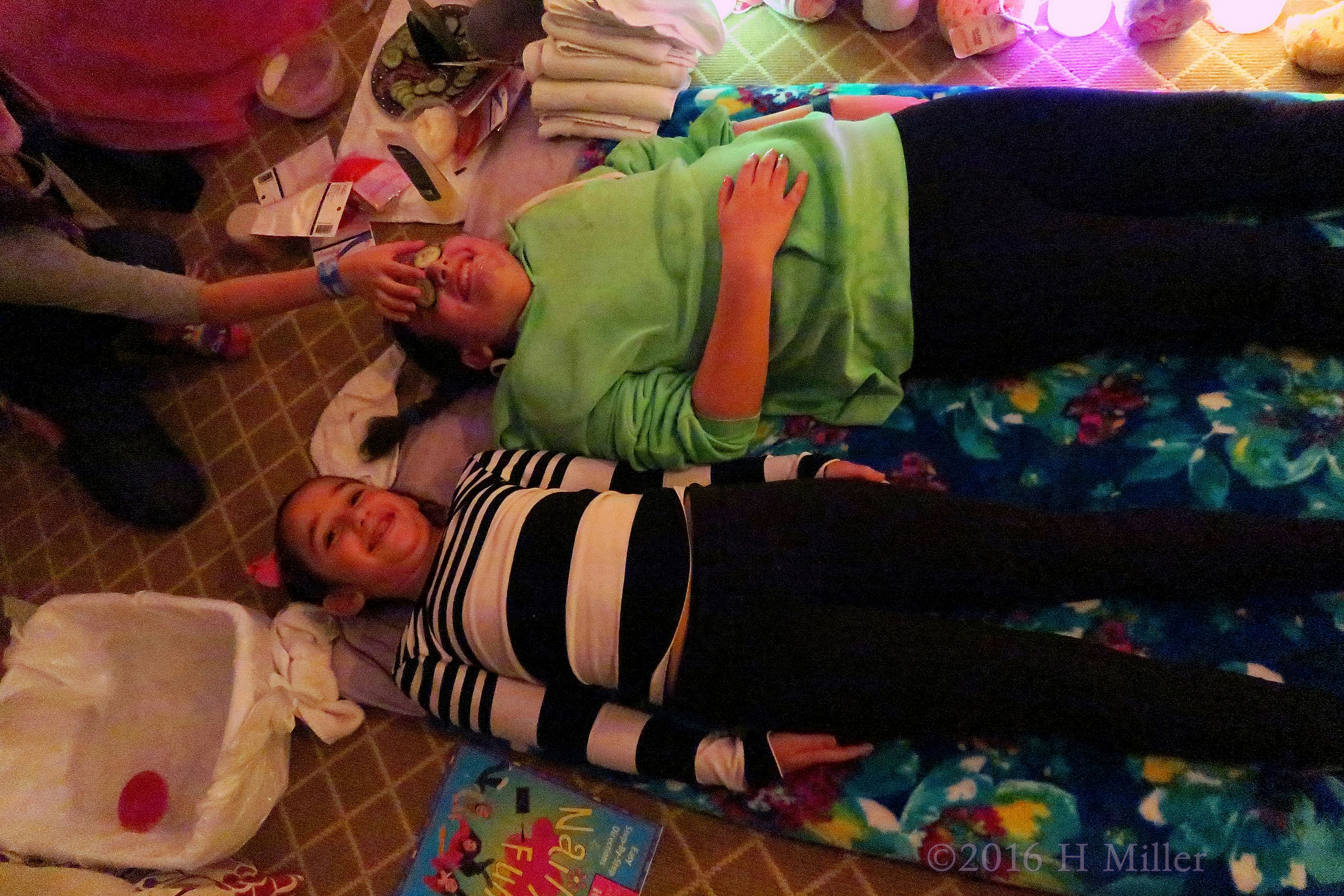 Three Girls Lined Up For Facials!! Three Girls Lined Up For Facials!!