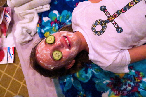 Spa Party For Girls Facials. Spa Party For Girls Facials.