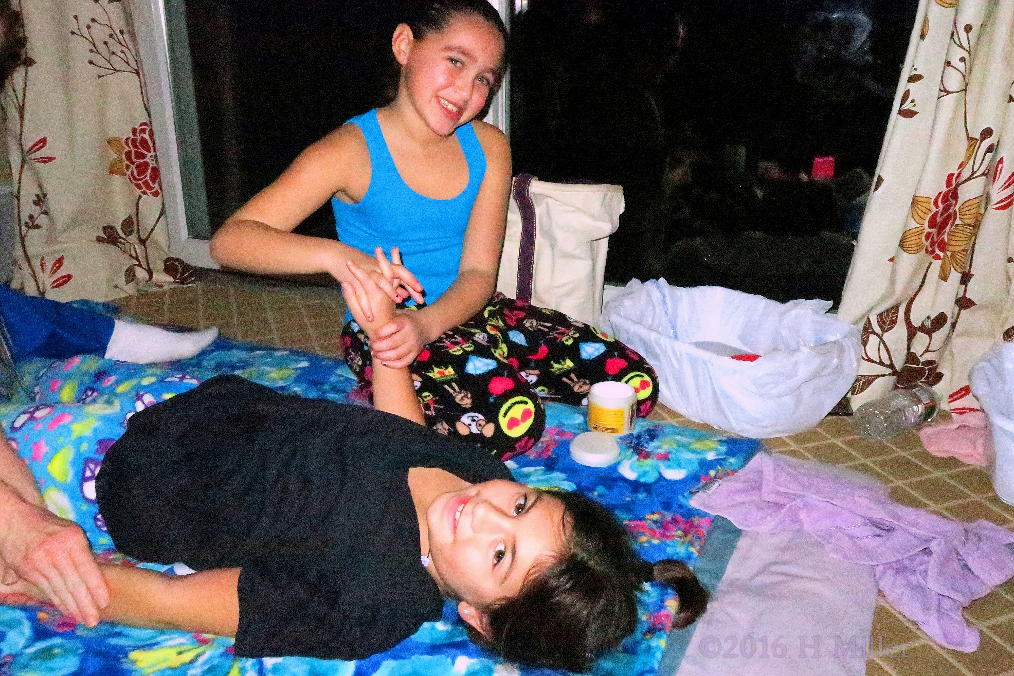 Helping With Pediatric Massage. 4 Hand Massage! Helping With Pediatric Massage. 4 Hand Massage!