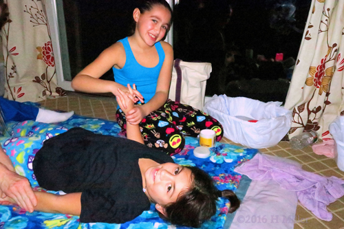 Helping With Pediatric Massage. 4 Hand Massage! Helping With Pediatric Massage. 4 Hand Massage!