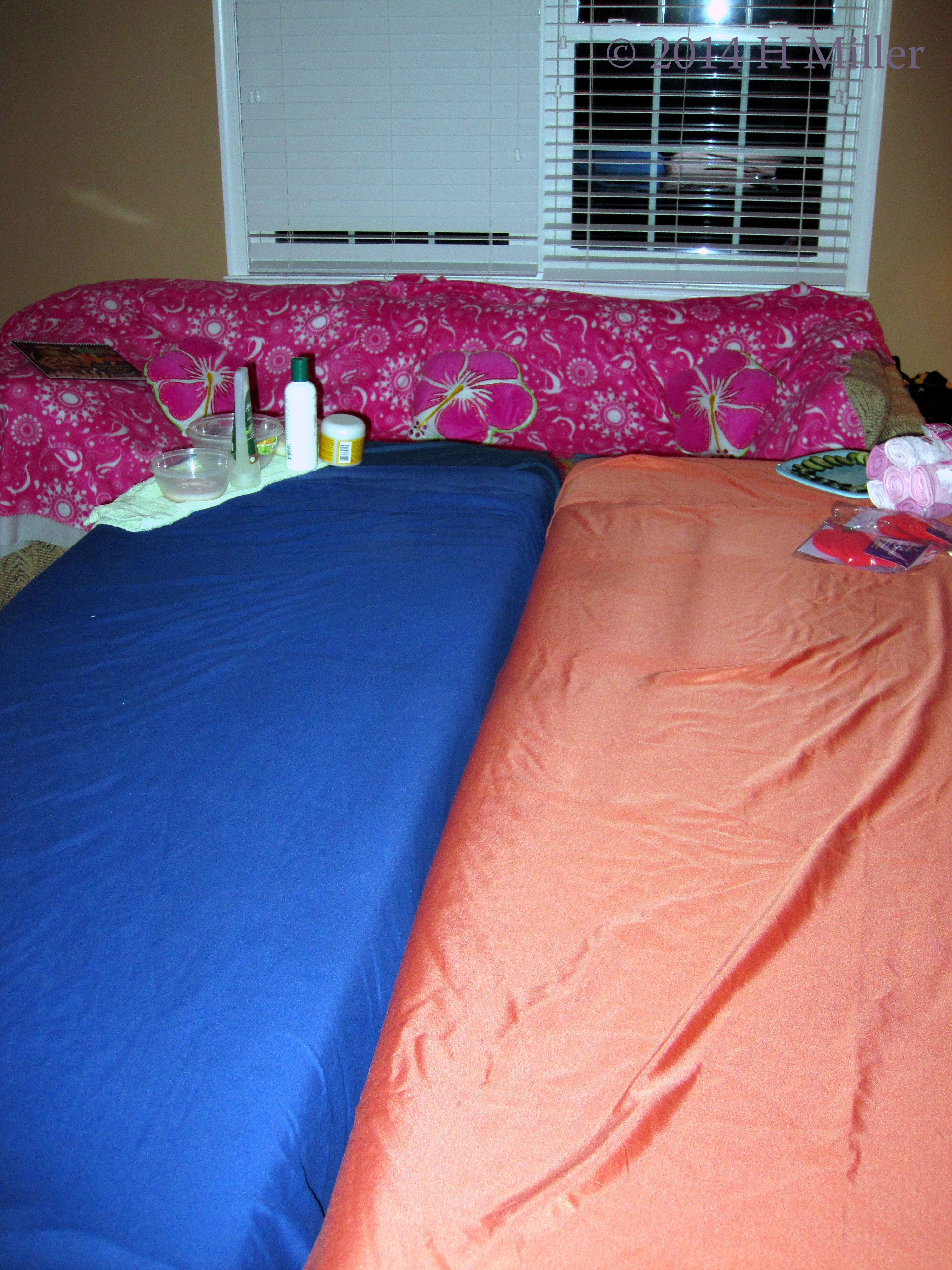 Facials Area Set Up With Spa Throws And Pillows. Facials Area Set Up With Spa Throws And Pillows.