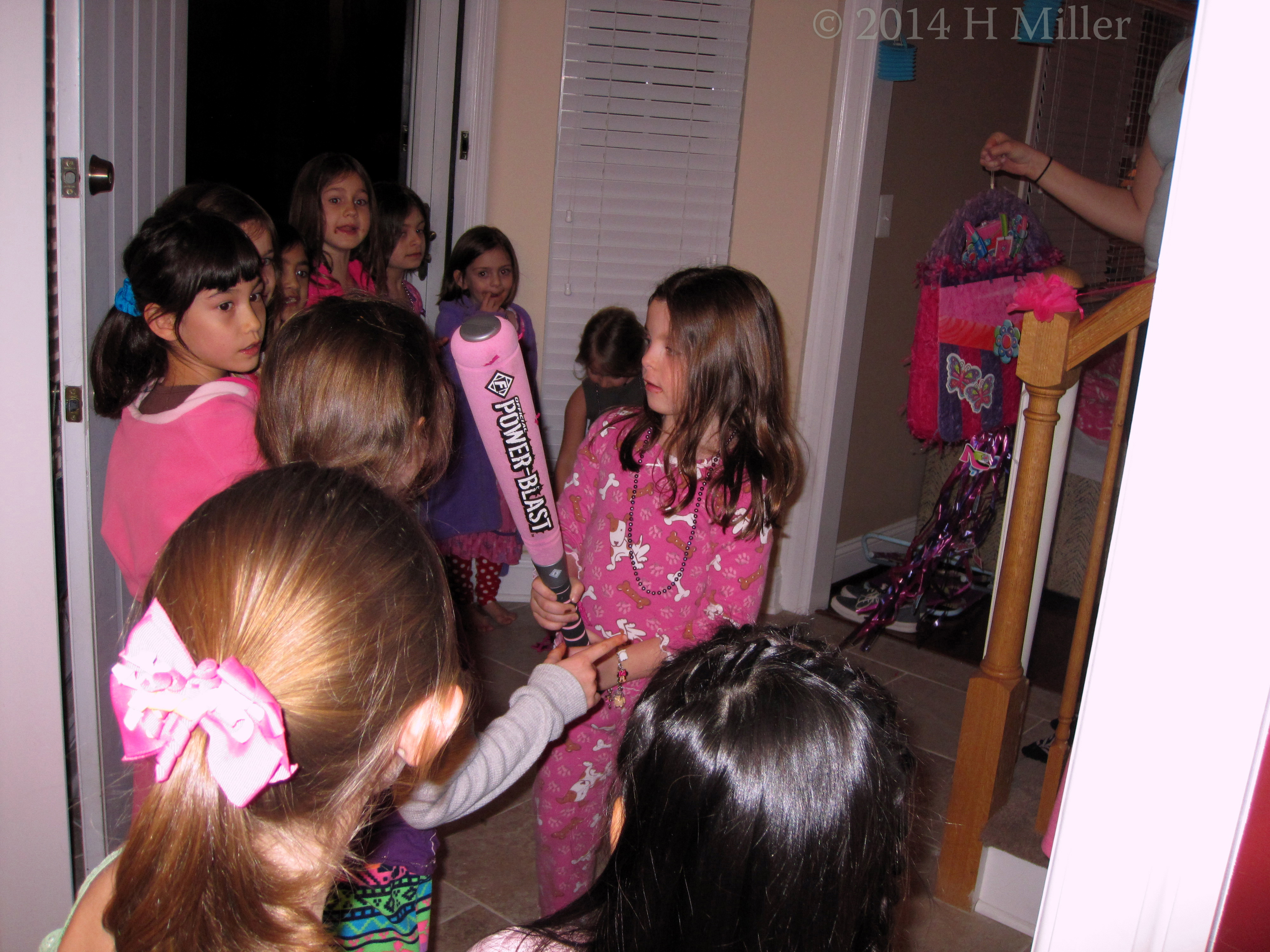 Pinata!! Golpea La Pinata, Chicas! Pinata!! Golpea La Pinata, Chicas!