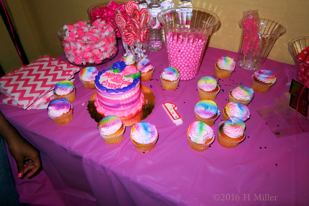 Cool! Birthday Cake And Rainbow Cupcakes! 