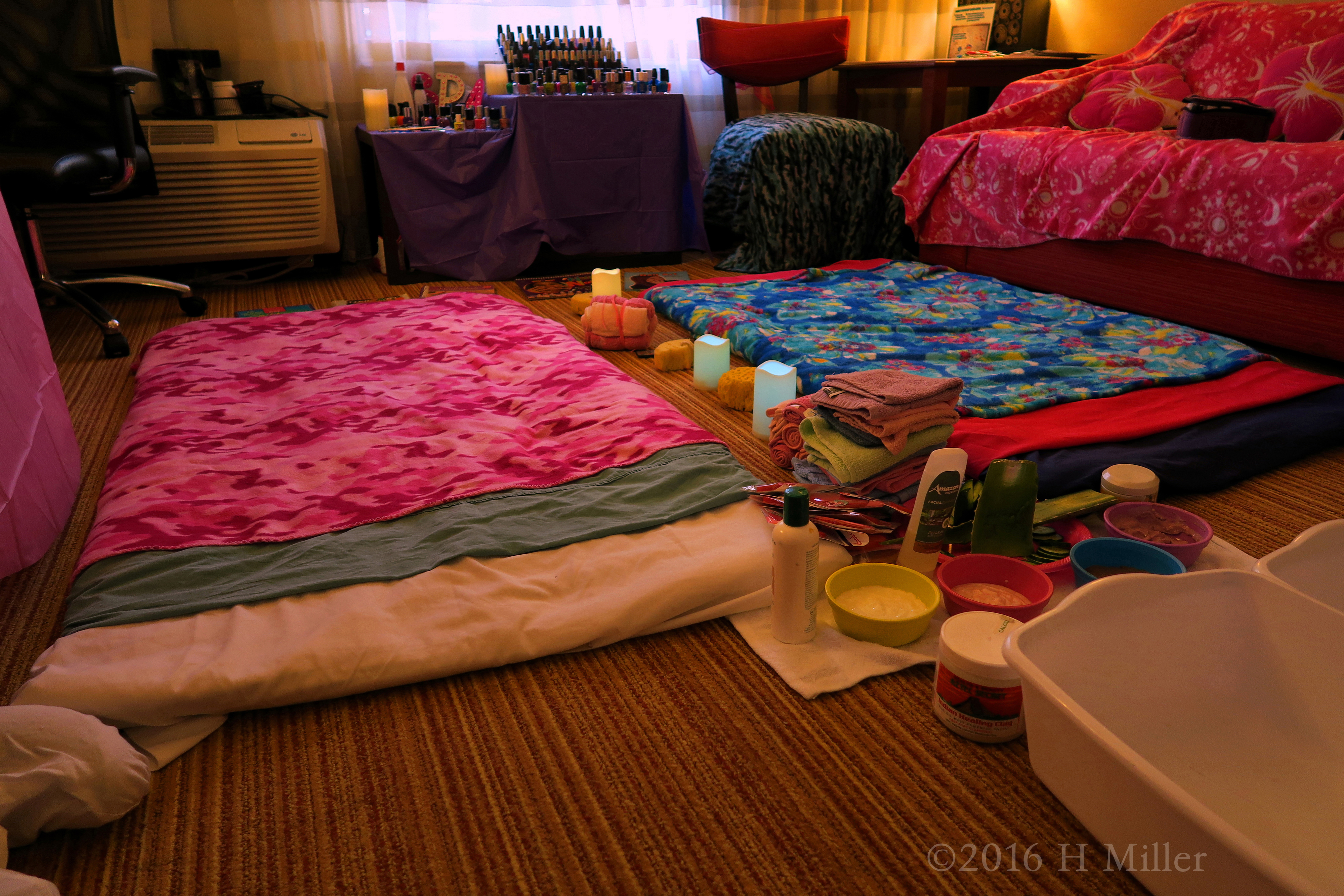 Kids Facials Area With LED Candles And Spa Decor. Kids Facials Area With LED Candles And Spa Decor.
