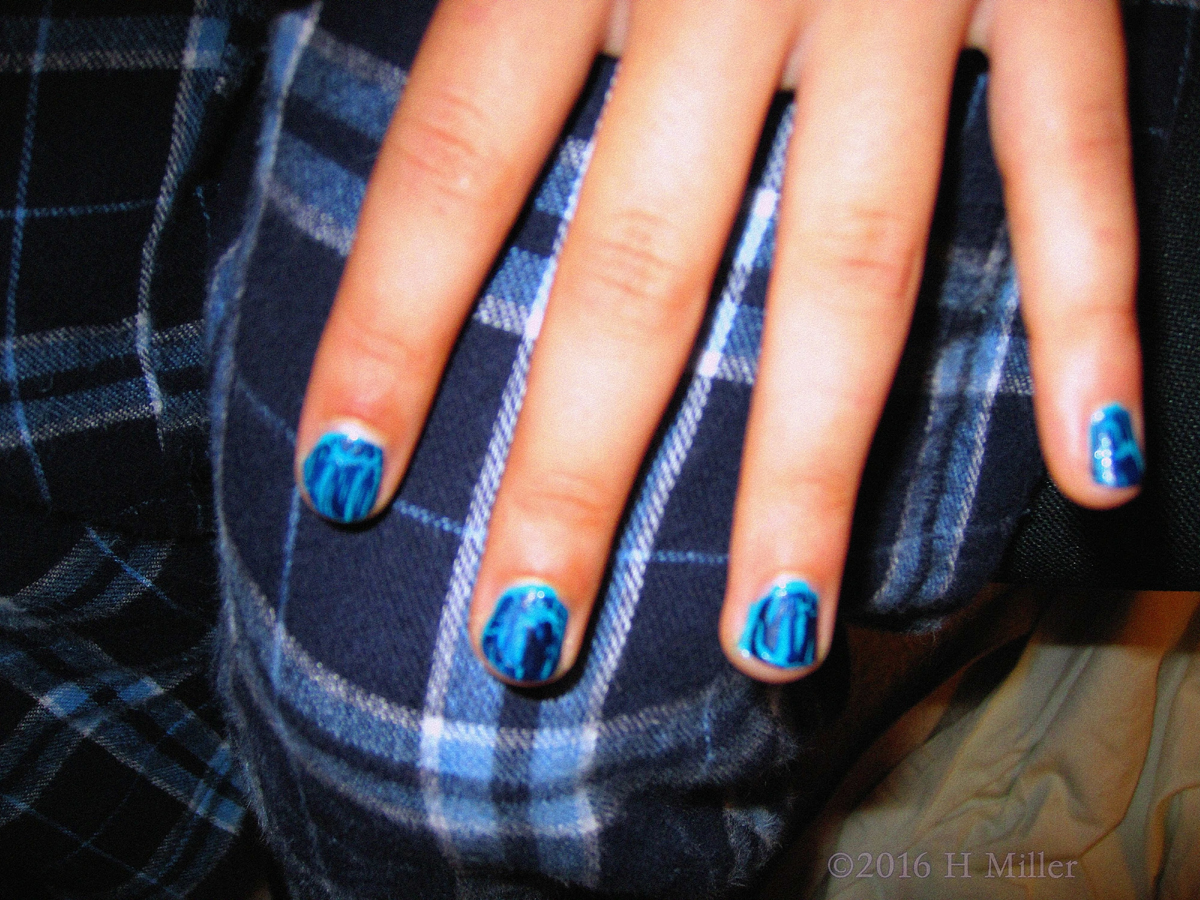 Awesome Blue Crackle Kids Mani.