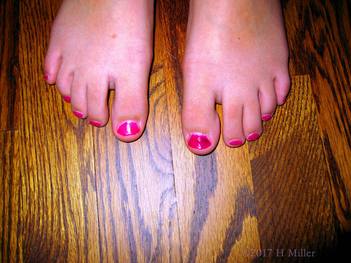 Classic Kids Pedicure With Pink Nail Polish 