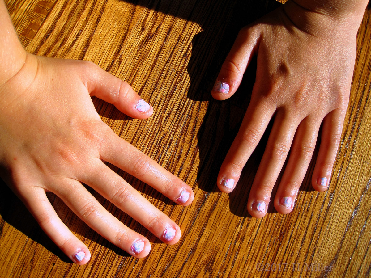 Pink, Blue And White Girls Manicure!