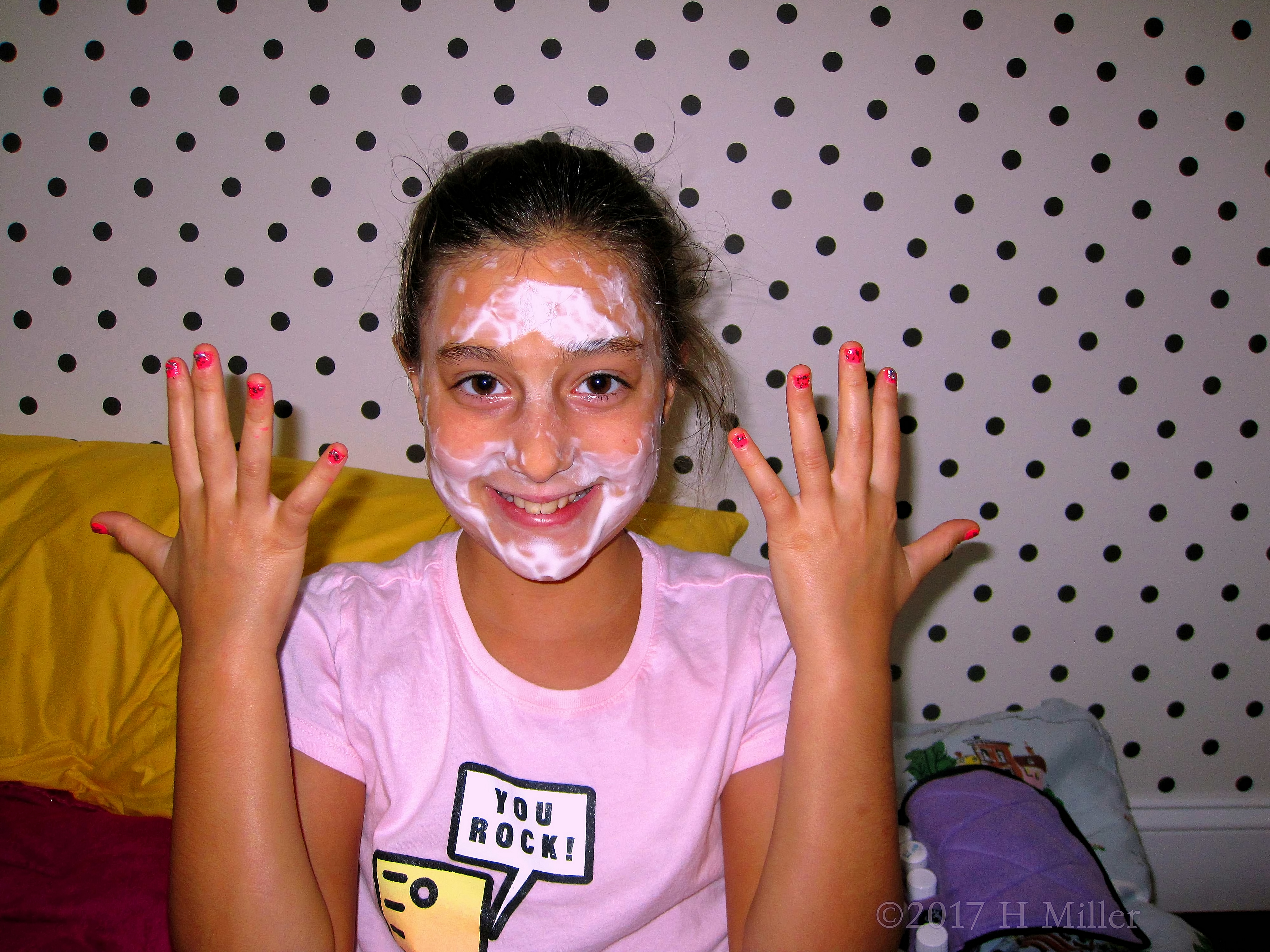 Facial And Manicure For Girls! Perfect! Facial And Manicure For Girls! Perfect!