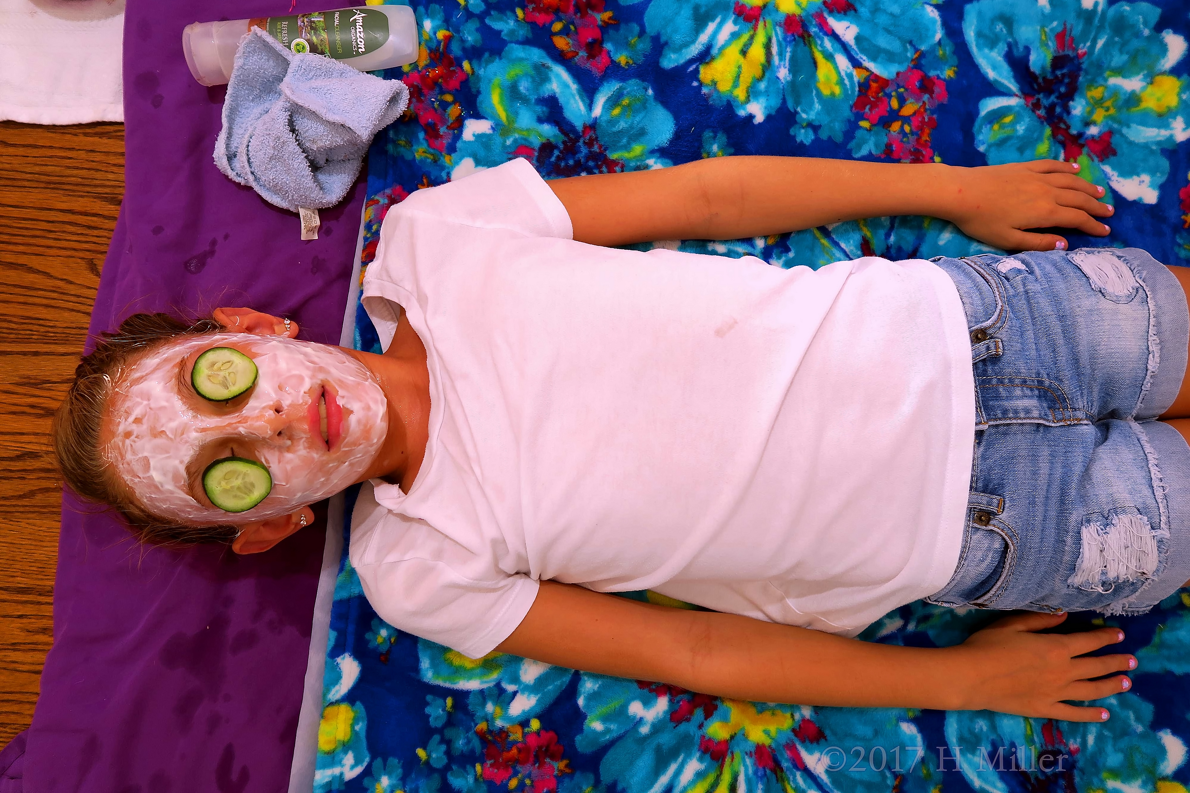 Relaxing Girls Facial Masque. Relaxing Girls Facial Masque.