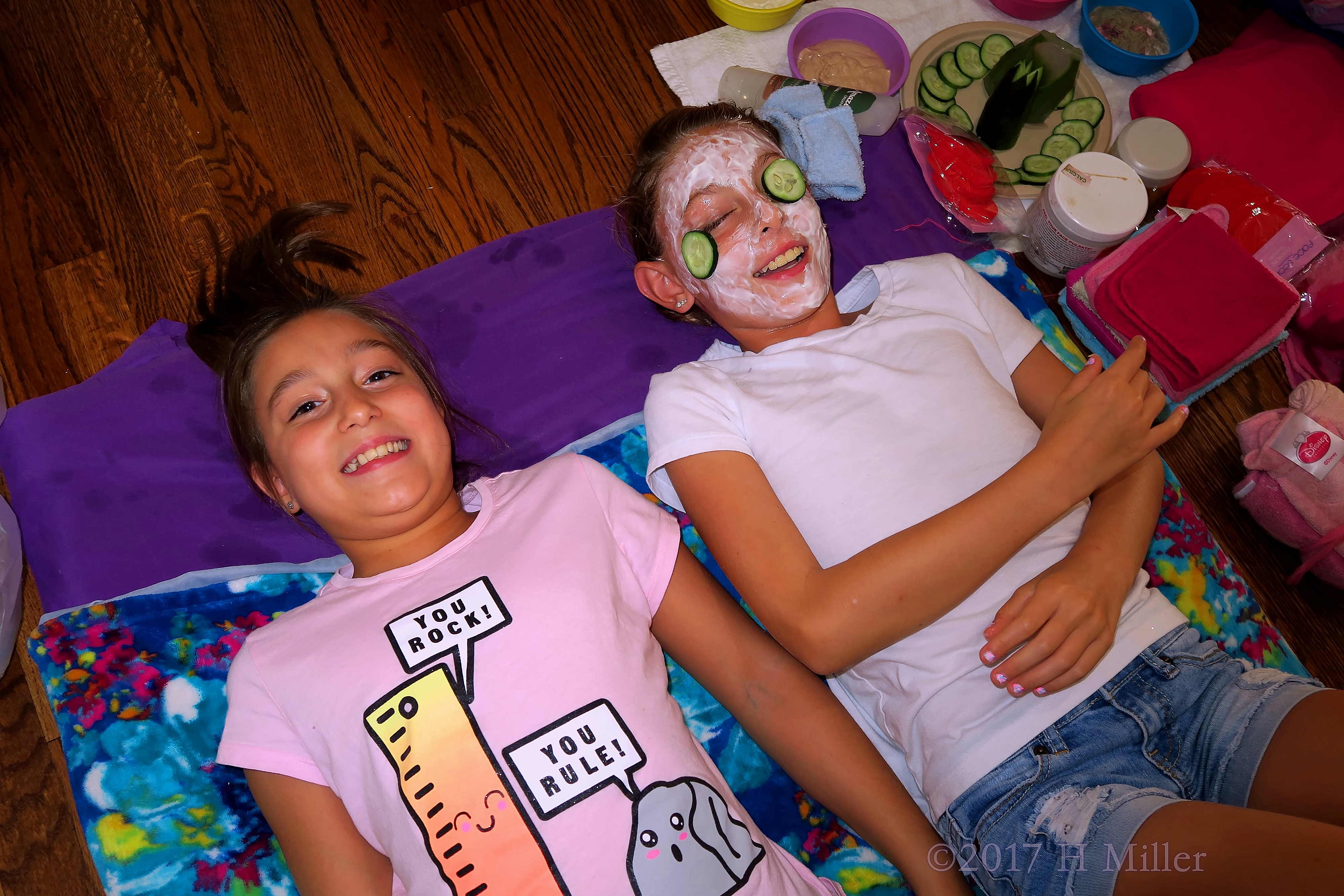 Eagerly Waiting For Her Girls Facial Eagerly Waiting For Her Girls Facial