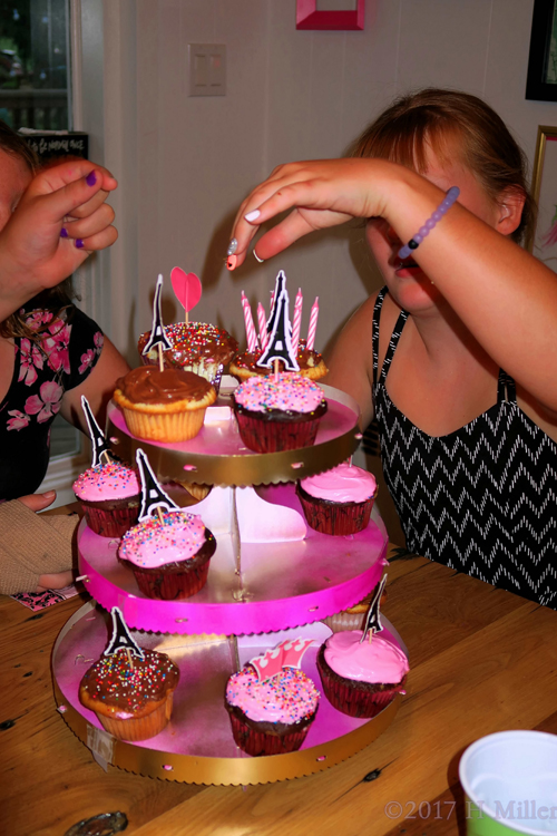 Beautiful Spa Themed Birthday Cupcakes With Eiffel Tower Toppers