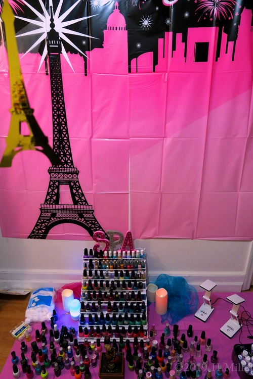 Paris Background Behind The Girls Manicure Station Paris Background Behind The Girls Manicure Station