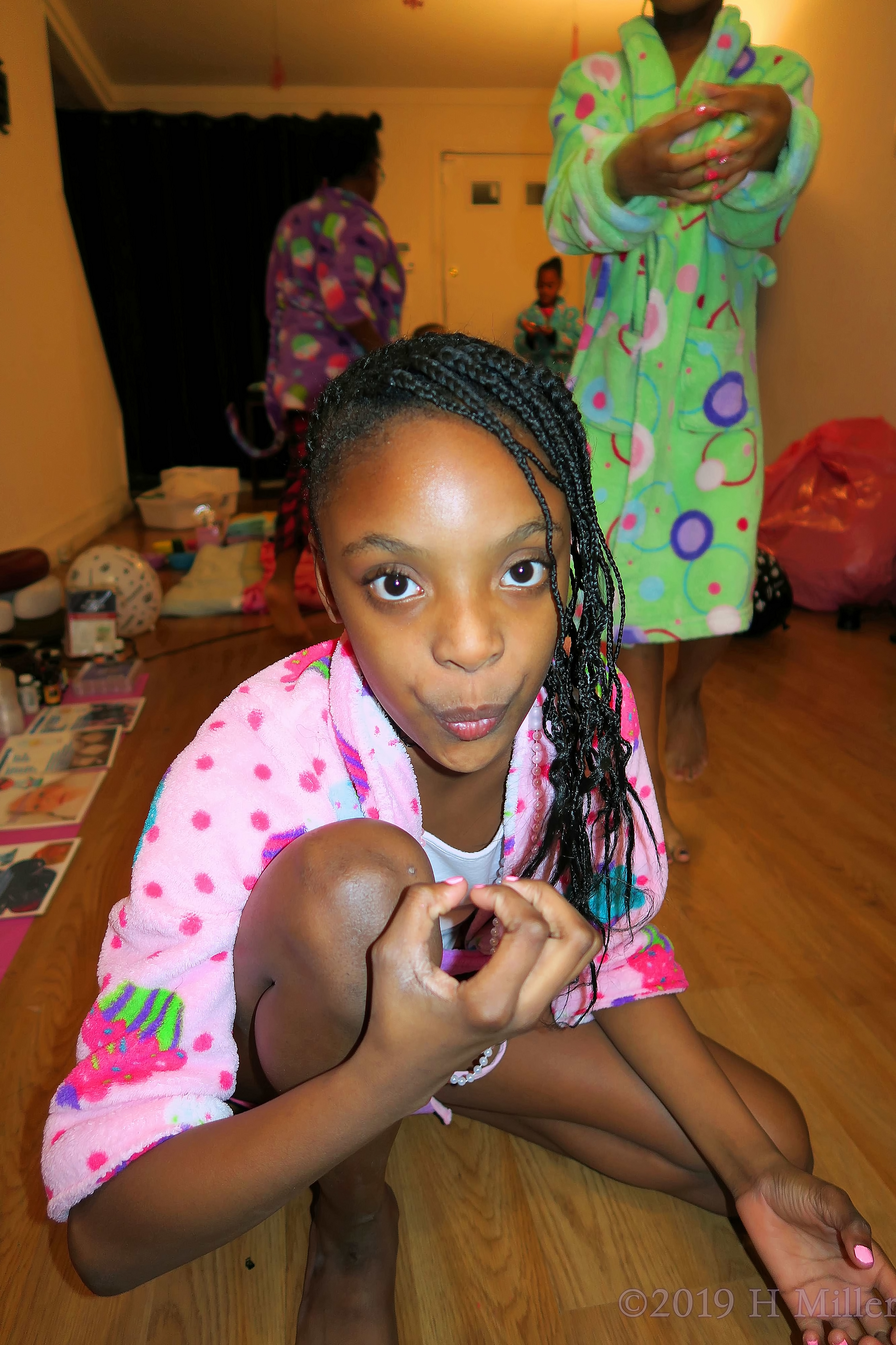 Ciony Waiting For Her Girls Manicure To Dry Ciony Waiting For Her Girls Manicure To Dry