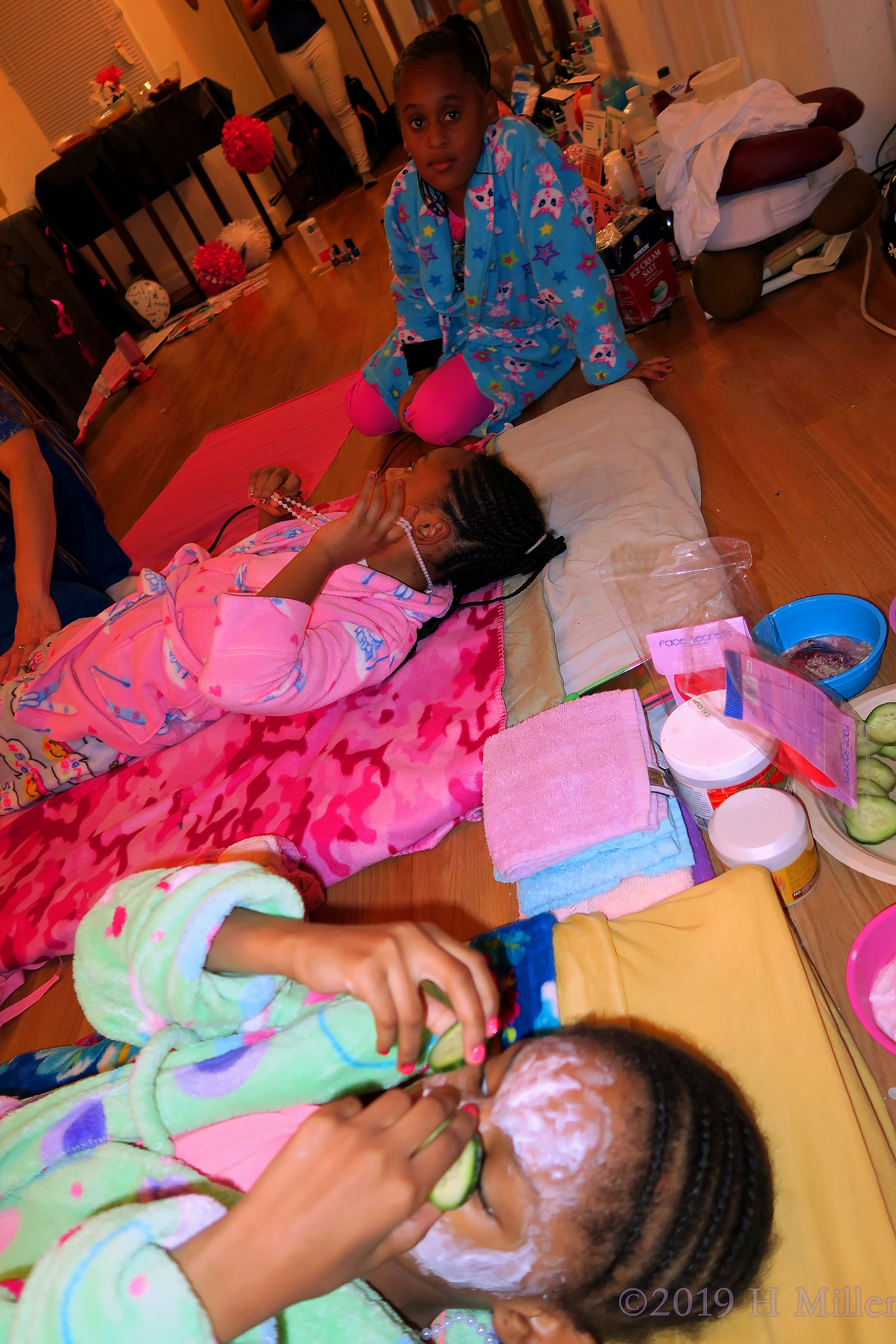 Removing The Cucumbers During Facials For Girls Removing The Cucumbers During Facials For Girls